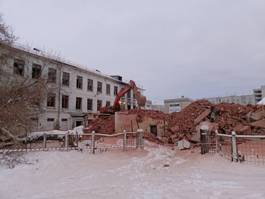 Саров Школу №13 ломают - 06.jpg